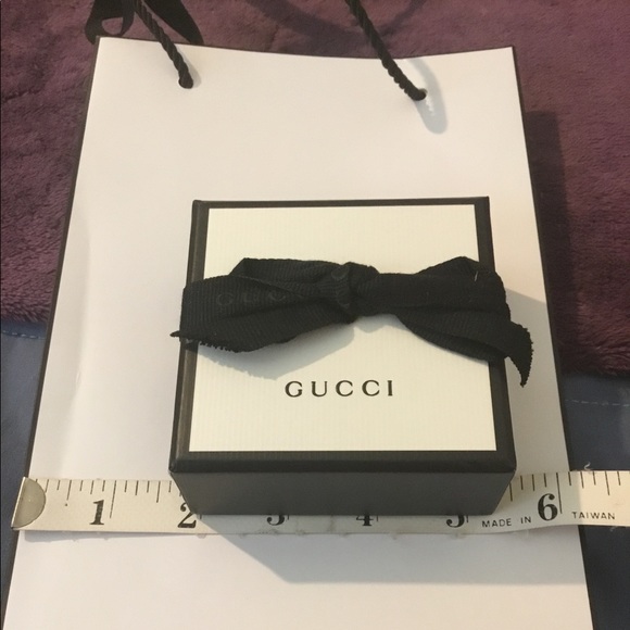 Authentic Gucci Small Jewelry Box & Ribbon - Picture 8 of 9